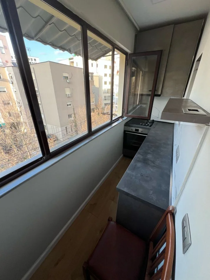 Tirane, jepet me qera apartament Kati 4, 97 m² 500 € 