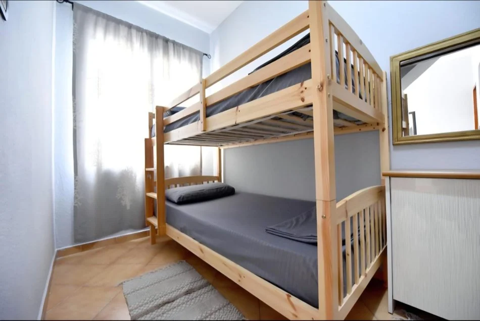 Tirane, jepet me qera Vile 2 Katshe Kati 2, 120 m² 700 € (Tek Medreseja)