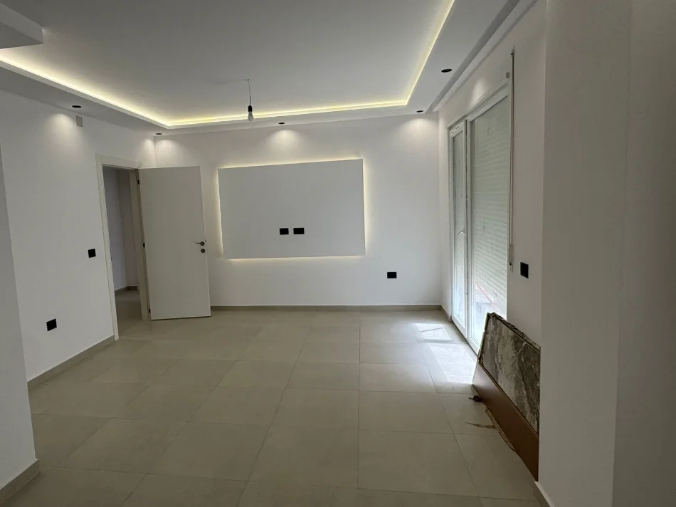 Tirane, shitet apartament 2+1 Kati 3, 109 m² 130.000 € (Fresku)