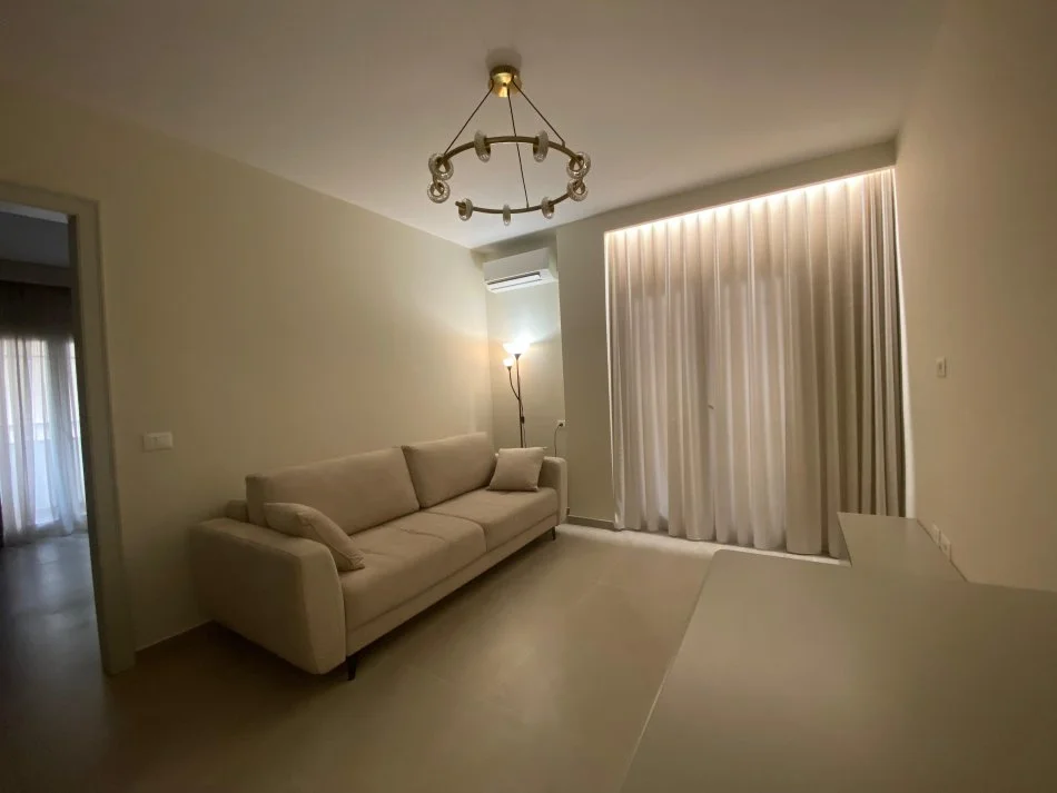 Tirane, jepet me qera apartament 1+1 , 800 € (Rruga e Bogdanve)