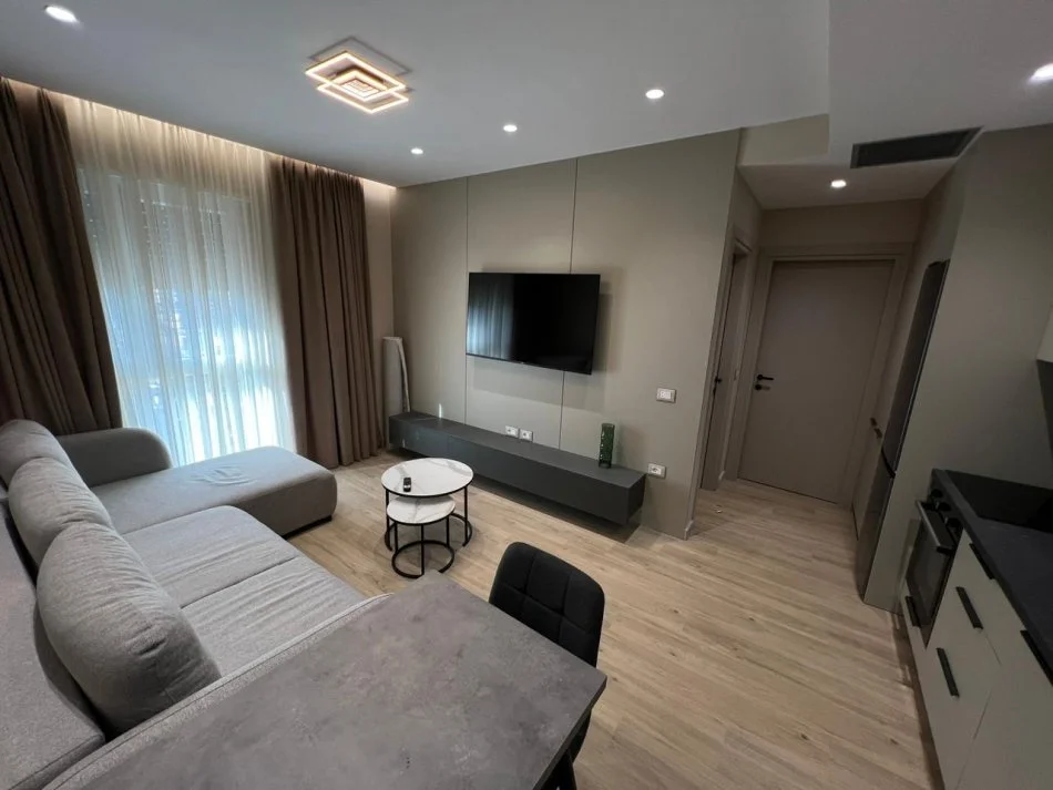 Tirane, jepet me qera apartament 1+1 Kati 5, 65 m² 600 € (Rruga Jordan Misja)