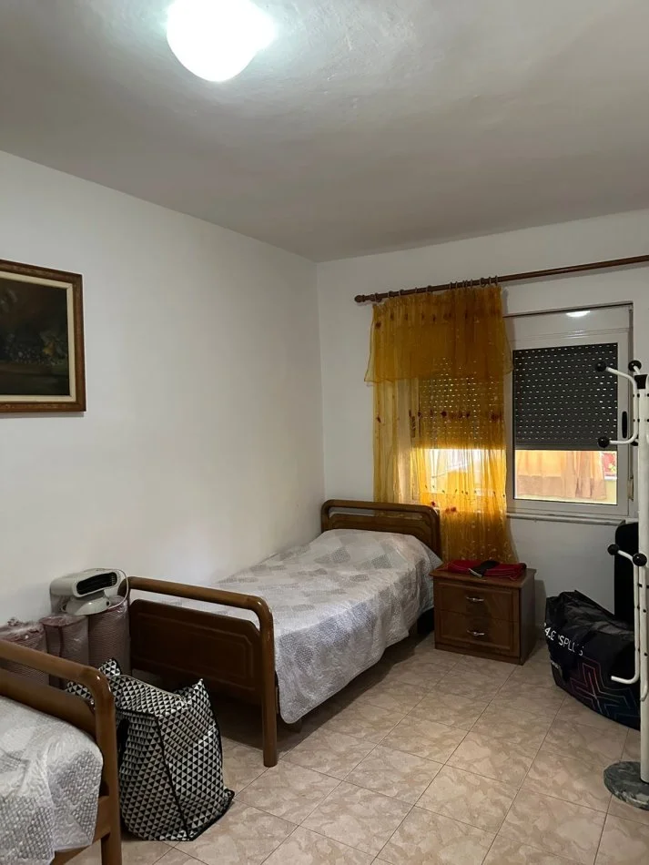 Tirane, jepet me qera apartament 3+1 Kati 2, 140 m² 1.000 € (Don Bosko)