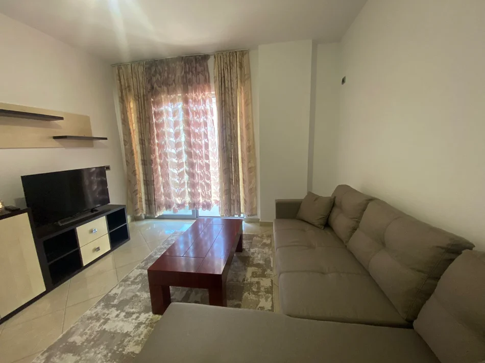 Tirane, jepet me qera apartament 2+1 Kati 5, 500 € (Yzberisht)