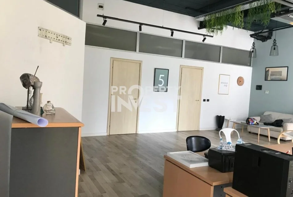 Tirane, jepet me qera zyre Kati 2, 53 m² 1.000 € (rruga sami frasheri)