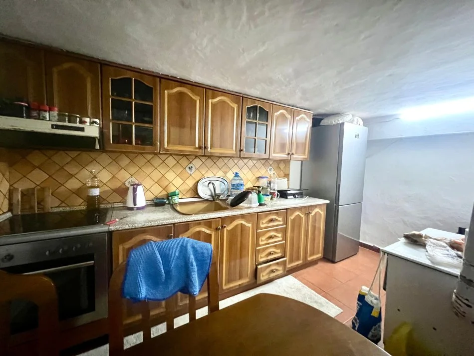Tirane, shitet apartament 2+1+Ballkon Kati 1, 72 m² 90.000 € (Sauk i Vjeter, Mbrapa Akademise se)