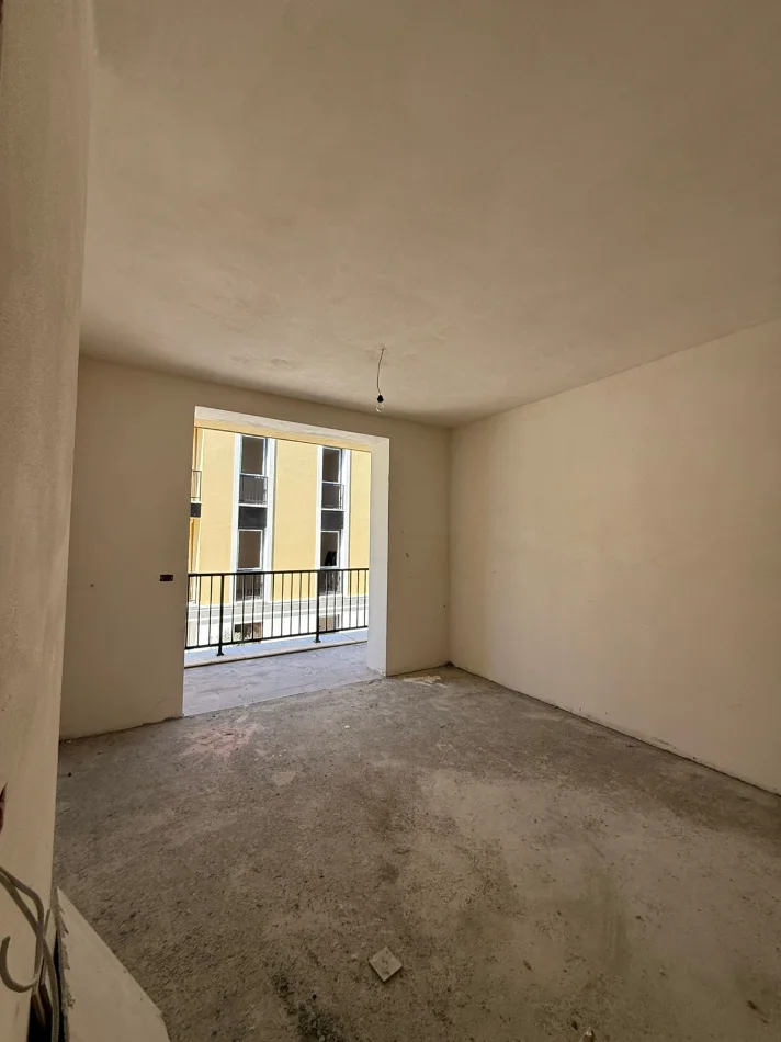 Tirane, shitet apartament 1+1 Kati 1, 57 m² 99.000 € (sauk)