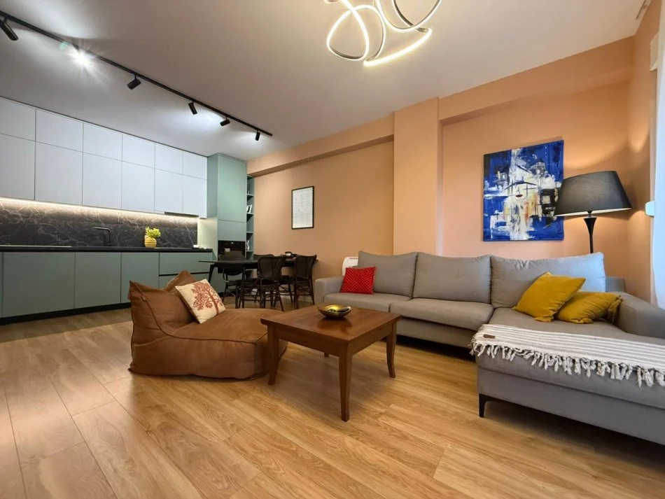 Tirane, jepet me qera apartament 2+1 Kati 3, 100 m² 1.000 € 