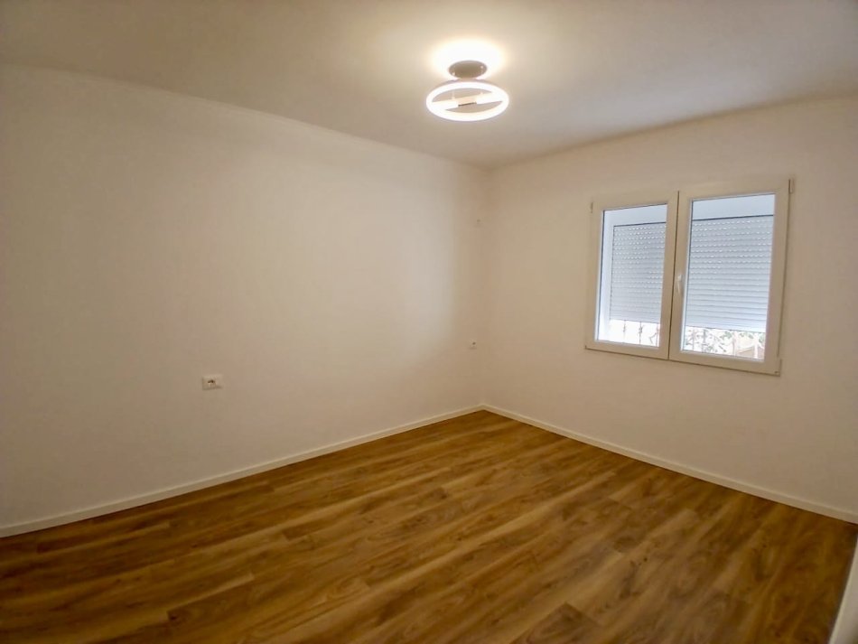 Tirane, shitet apartament 2+1+Aneks+Ballkon Kati 1, 70 m² 128.000 € (ish Tregu Elektrik Rr, Todi Shkurti)