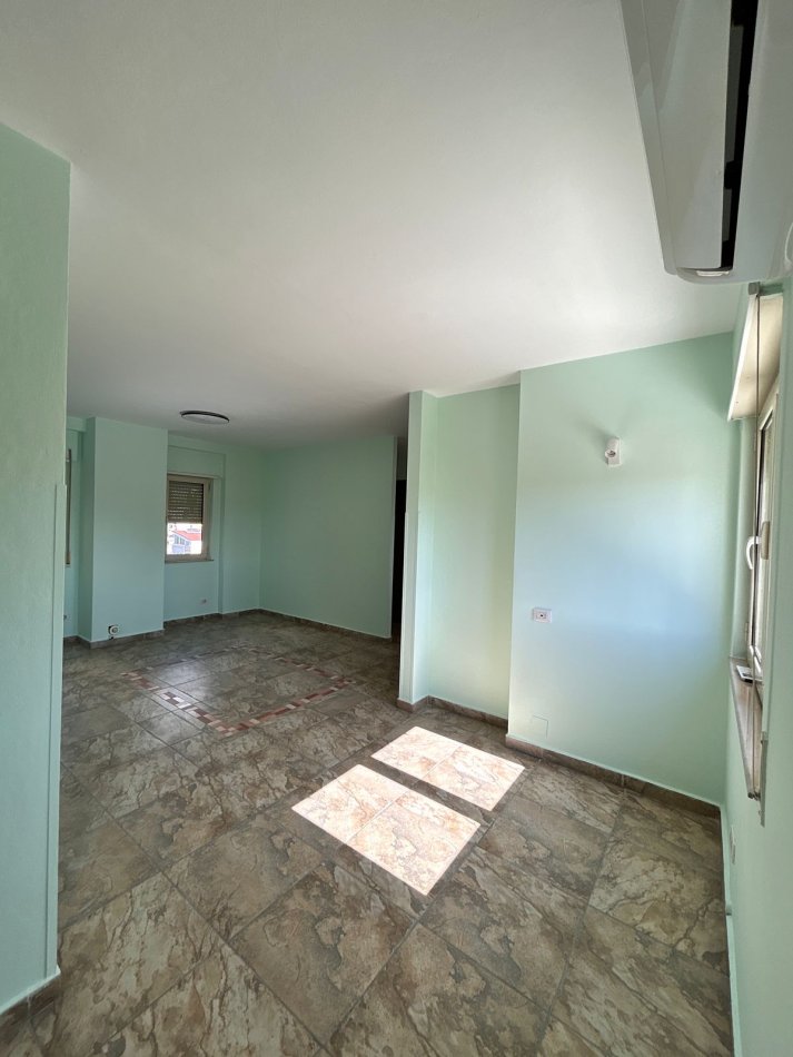 Tirane, jepet me qera 2+1+Ballkon Kati 6, 110 m² 600 € (Fortuzi)