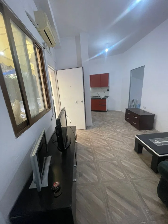 Tirane, jepet me qera apartament 1+1 Kati 1, 400 € (Kopshti Zologjik)