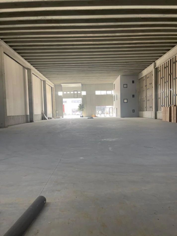 Tirane, jepet me qera ambjent biznesi Kati 0, 650 m² 2.600 € (Autostrada Tirane-Durres)