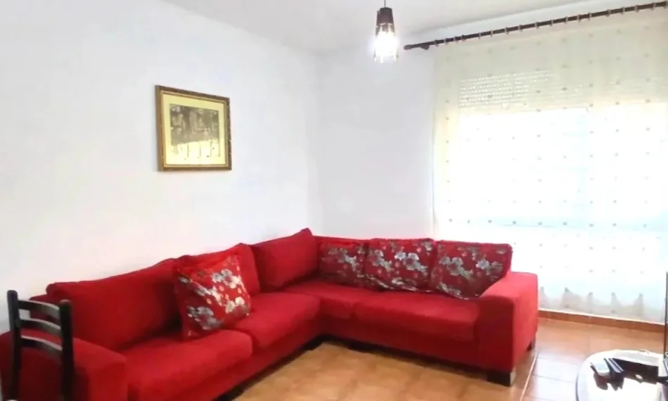 Tirane, jepet me qera apartament 1+1 Kati 3, 70 m² 500 € (Pazari i Ri)