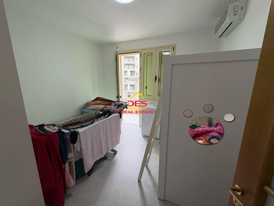 Vlore, shitet apartament 2+1+Ballkon Kati 3, 113 m² 290.000 € (Rruga Murat Tèrbaçi)