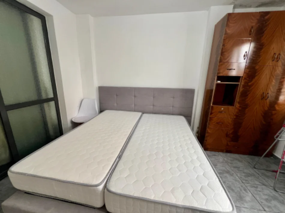 Tirane, jepet me qera apartament 1+1 Kati 5, 60 m² 370 € (Brryli)