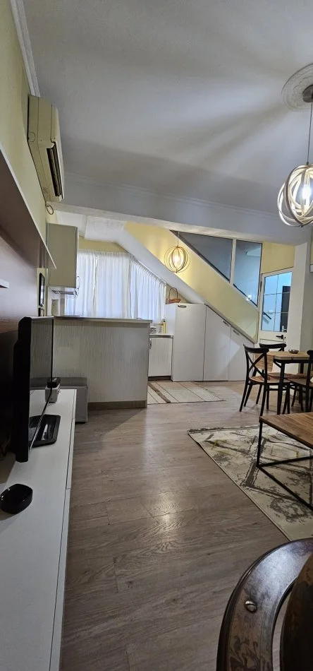 Tirane, jepet me qera Vile 2 Katshe Kati 2, 120 m² 700 € (Tek Medreseja)