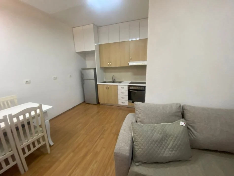 Tirane, jepet me qera apartament 1+1+Ballkon Kati 2, 66 m² 500€ (Liqeni i Thate Kompleksi Bora)