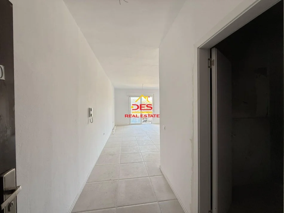 Vlore, shitet 2+1+Ballkon Kati 8, 100 m² 140.000 € (Rruga Zenel Murra)