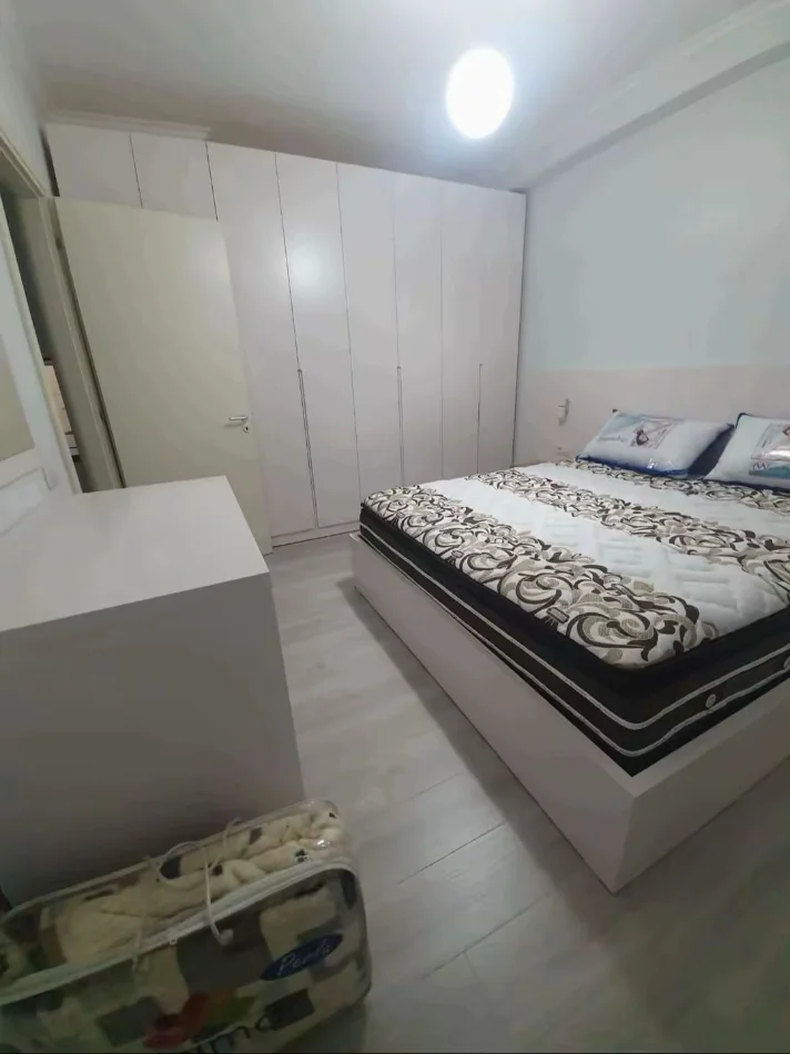 Shqiperi, jepet me qera apartament 1+1 Kati 9, (Prane Fakultetit te Shkencave)