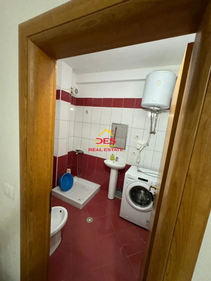 Vlore, shitet apartament 1+1+Ballkon Kati 1, 70 m² 155.000 € (Rruga Aleksandër Moisiu)