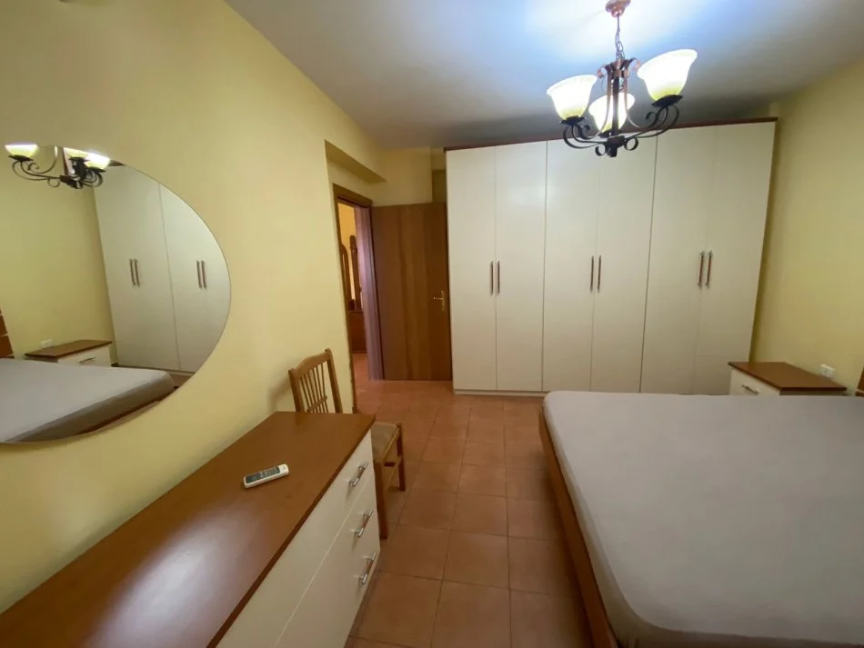 Tirane, jepet me qera apartament 1+1 Kati 6, 70 m² 500 € (Rruga ndre mjeda)