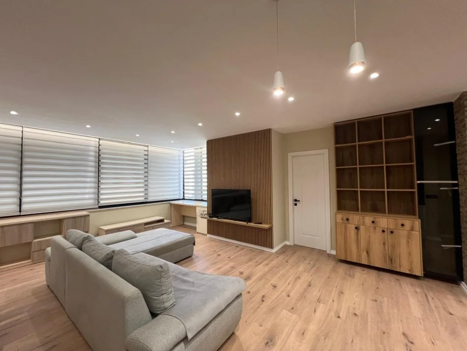 Tirane, jepet me qera apartament 3+1 Kati 3, 1.000 € (Rruga Eduart Mano)