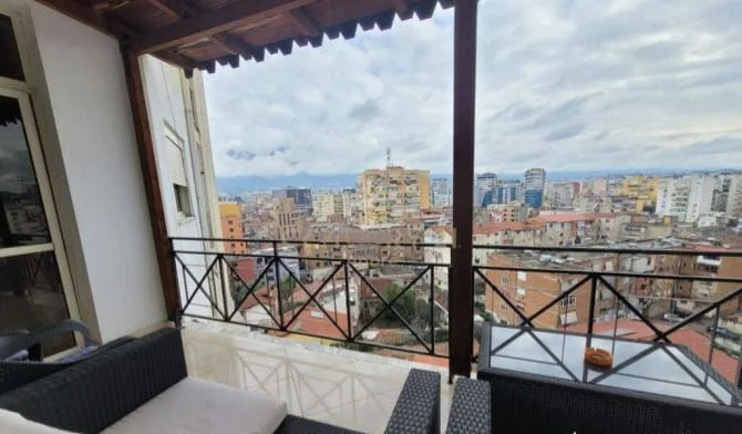 Tirane, jap me qera apartament 2+1+Ballkon Kati 9, 100 m² 650 € (Rruga e Barrikadave)