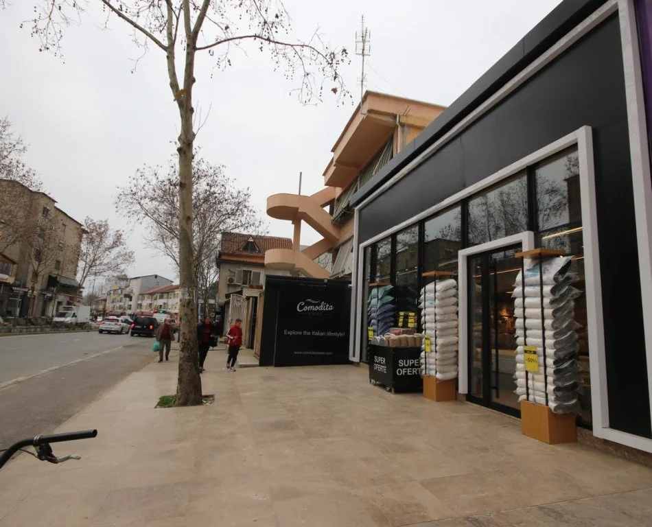 Tirane, shes dyqan Kati 0, 187 m² (Rruga e Dibres)