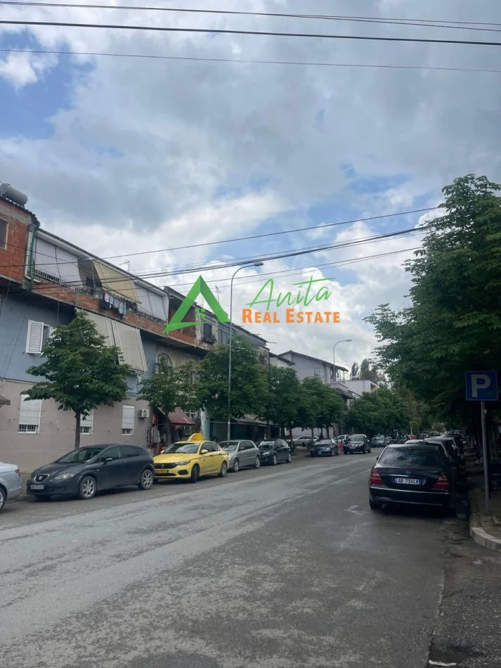 Tirane, shitet apartament 1+1 +dyqan Kati 1, 82 m² 120.000 € (Kombinat)