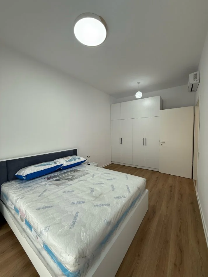 Tirane, jepet me qera apartament 1+1 Kati 3, 70 m² 450 € (Ali demi)