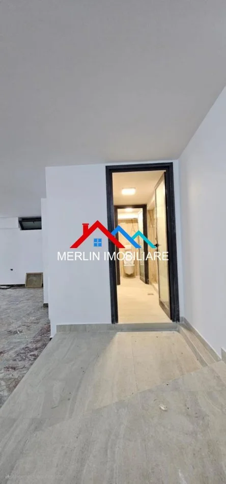 Tirane, jepet me qera ambjent biznesi Kati 0, 200 m² 3,100 € (BLLOKU)