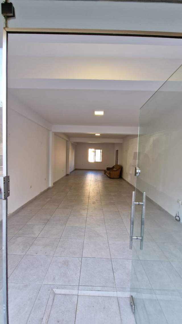 Tirane, jepet me qera dyqan Kati 1, 75 m² 50.000 Leke (DIBRES)