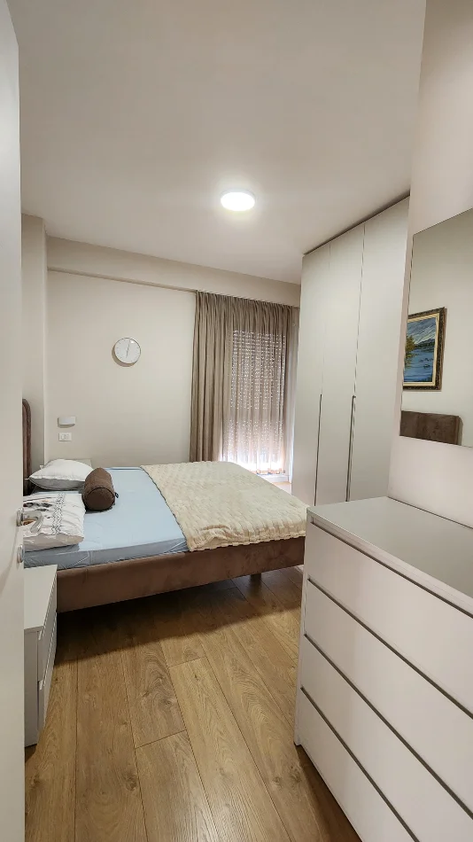 Tirane, jepet me qera apartament 2+1 Kati 7, 104 m² 1.000 € (Myslym Shyri)