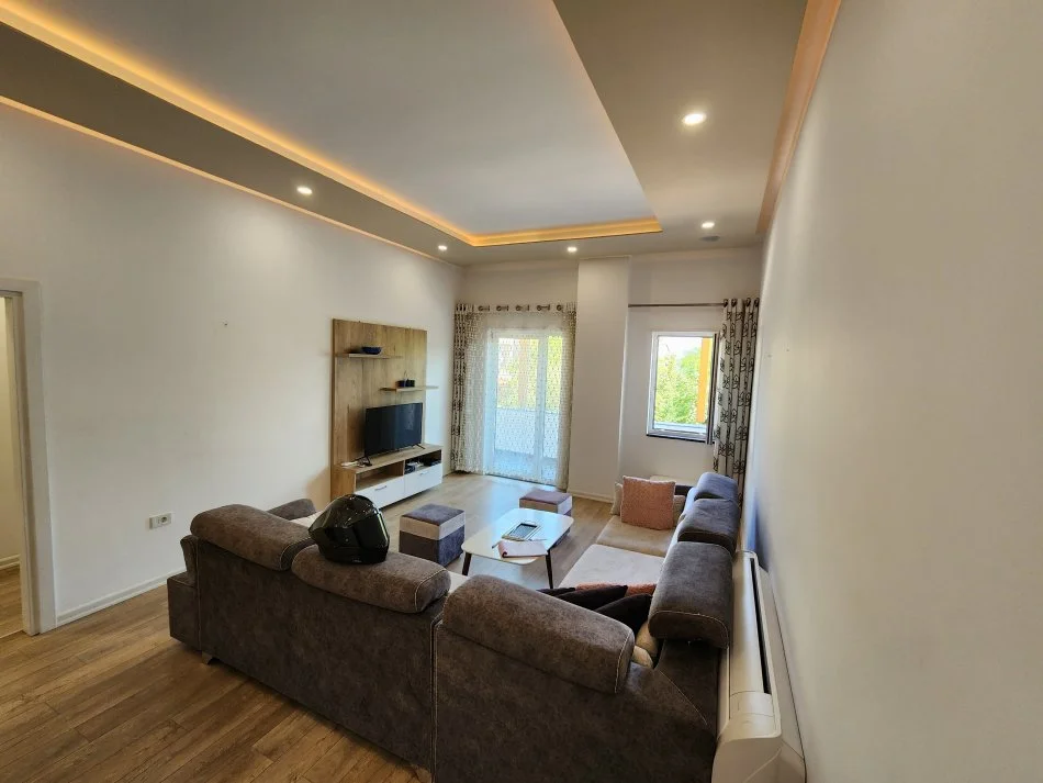 Tirane, jepet me qera apartament 2+1+Ballkon Kati 2, 95 m² 800 € (Liqeni Prane Hotel Sokratit I investuar)