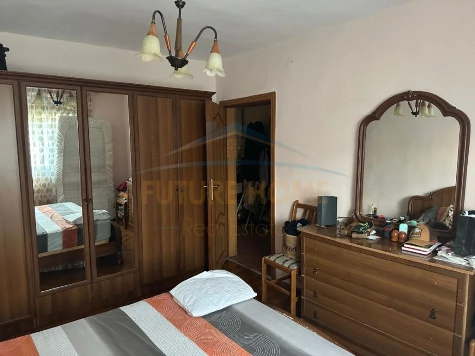 Tirane, jepet me qera apartament 1+1 Kati 5, 60 m² 400 € (mine peza)