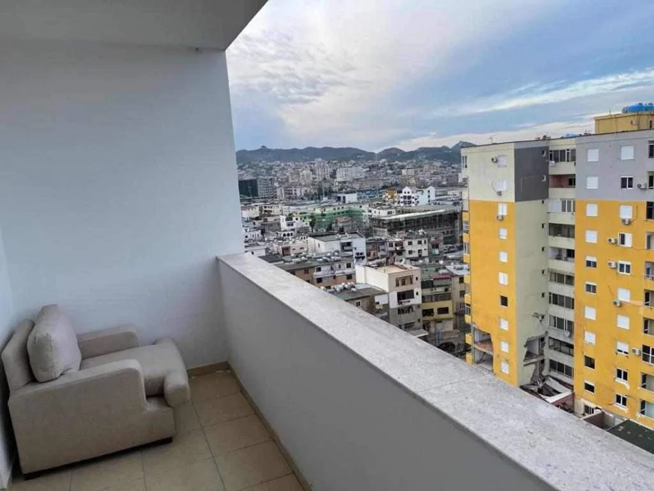 Durres, JEPET ME QERA apartament 2+1 , (SHKOLLA PAVARSIA DURRES)