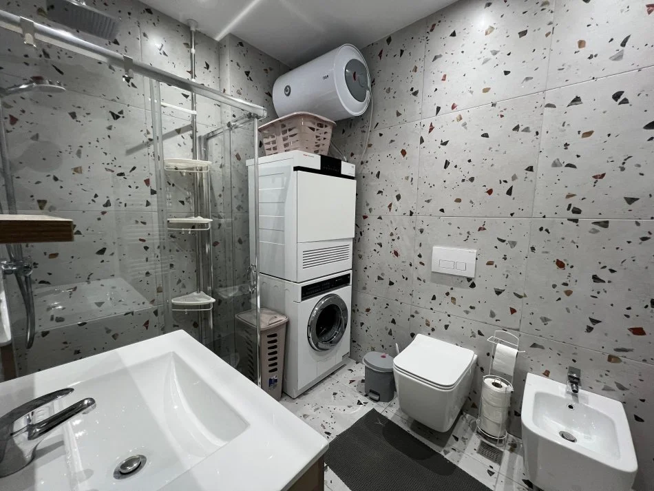 Tirane, jepet me qera apartament 1+1+Ballkon Kati 6, 67 m² 600 € (Bulevardi Ri)