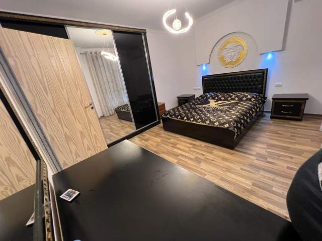Tirane, jepet me qera apartament 2+1 Kati 4, 95 m² 600 Euro (Kopshti Botanik)
