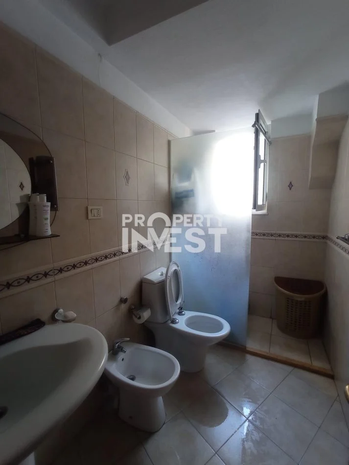 Tirane, shitet apartament 3+1+Ballkon Kati 2, 89 m² 235.000 € (ish blloku)