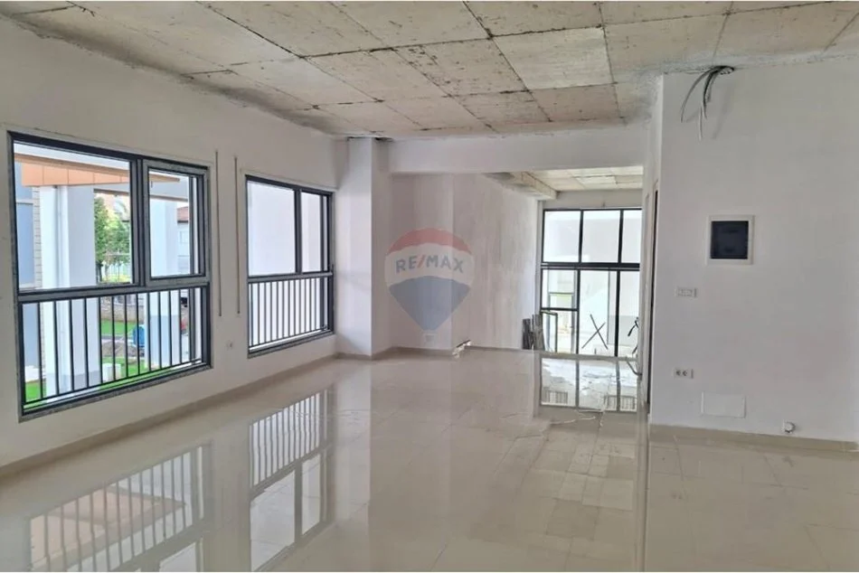 Tirane, shitet dyqan Kati 0, 183 m² 420.000 € (Rruga Qemal Stafa, Tiranë(ID: 530181096-204)