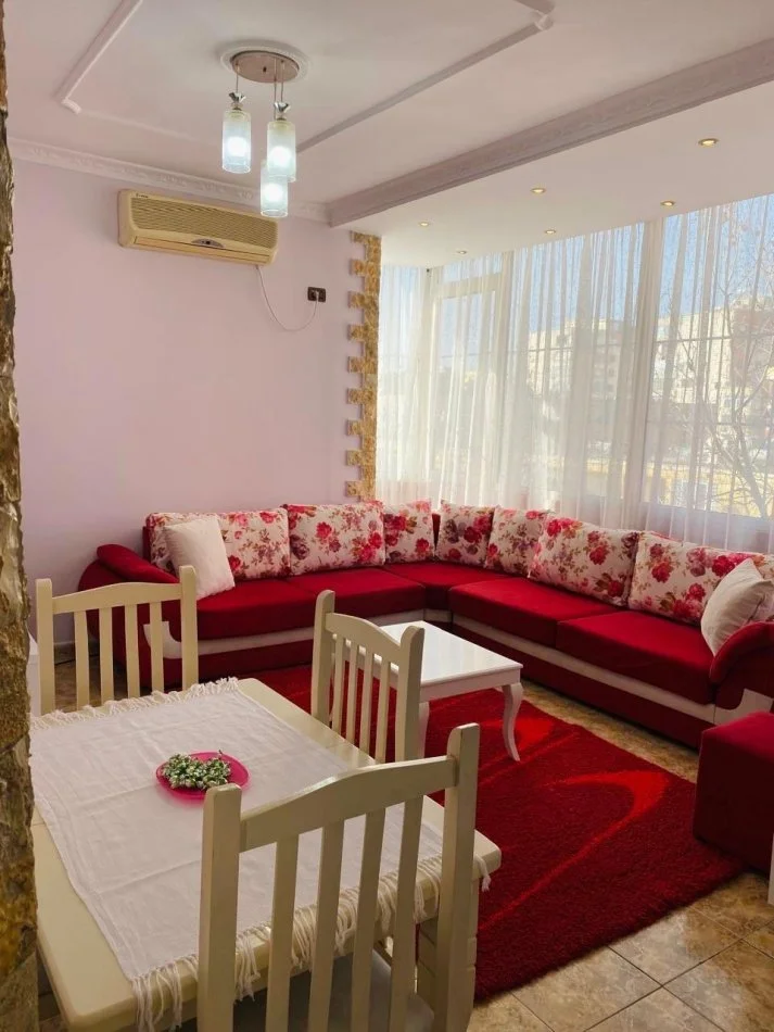 Tirane, jepet me qera apartament 2+1+Ballkon Kati 5, 80 m² 600 € (Rruga e kavajes)