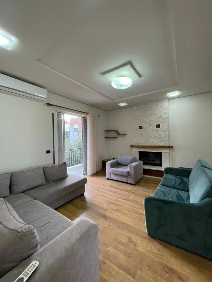 Tirane, jepet me qera shtepi 2 Katshe Kati 2, 300 m² 2.000 € (Rruga e vilave)