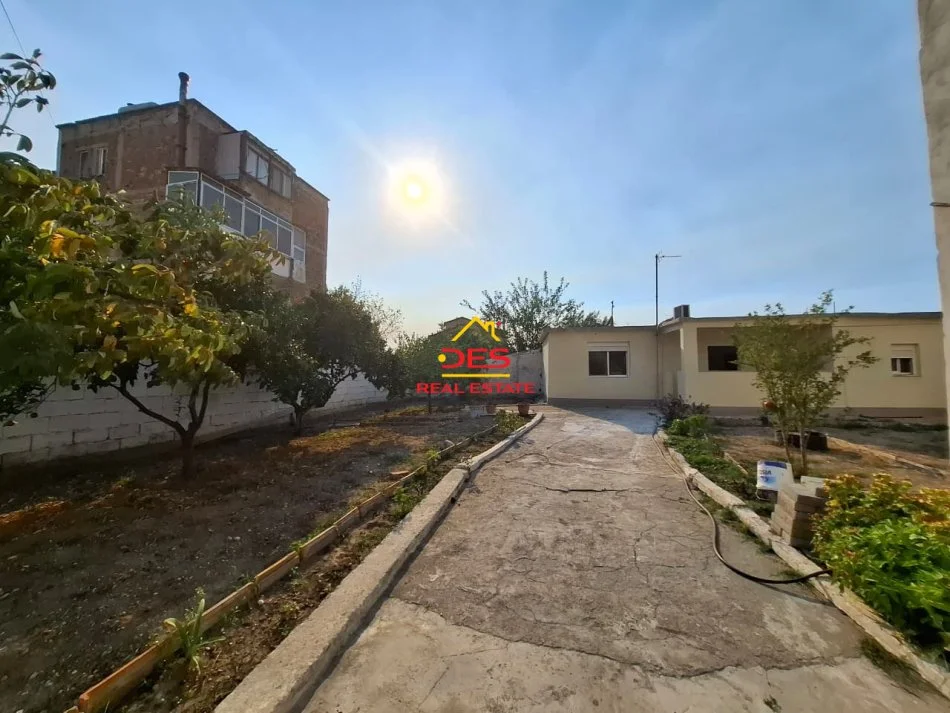 Vlore, shitet shtepi 1+1+Ballkon Kati 0, 70 m² 100.000 € (Rruga Mis Durhan)