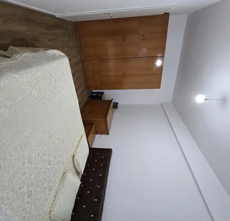 jepet me qera , 400 €