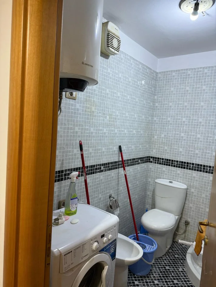 Tirane, jepet me qera apartament 1+1 Kati 3, 400 € (Zogu i Zi)