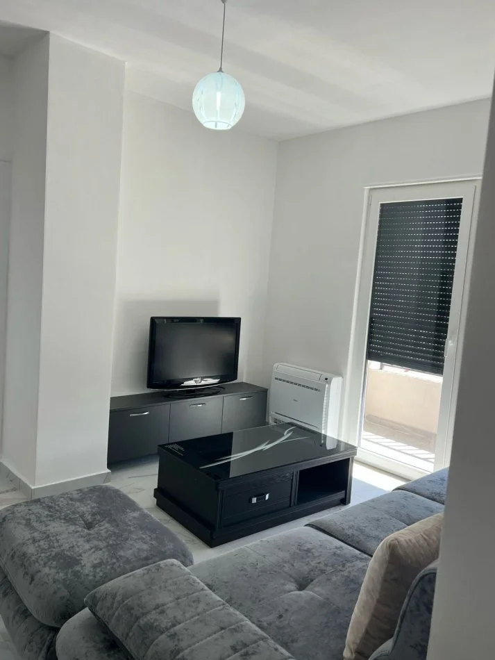 Tirane, jepet me qera apartament 2+1 Kati 5, 85 m² 450 € (Bulevardi Migjeni)