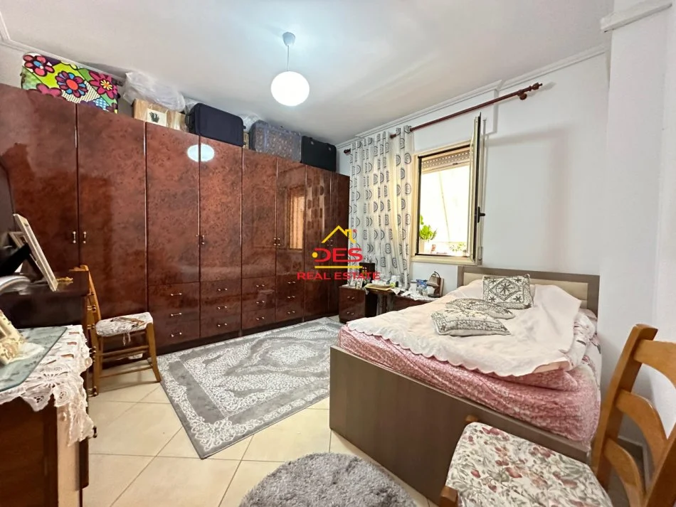 Vlore, jepet me qera apartament 3+1+Ballkon Kati 7, 153 m² 600 € (Rruga Sadi Zotaj)