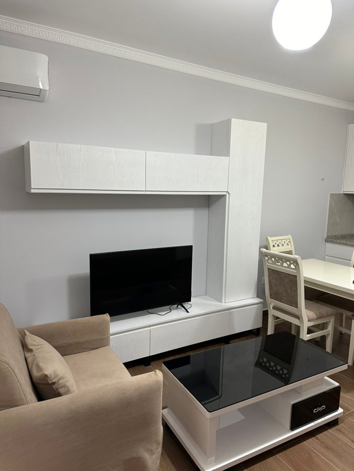 Tirane, jepet me qera apartament 1+1+Ballkon, Kati 8, 60 m² 400 € (rruga Teodor Keko)