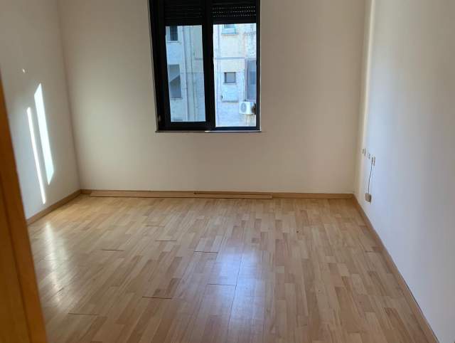 Tirane, shitet apartament 2+1+BLK Kati 4, 101 m² 128.000 Euro (Stadiumi Dinamo)
