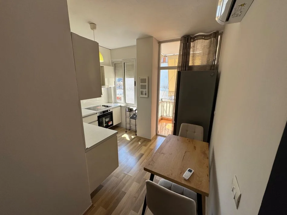 Tirane, jepet me qera apartament 1+1 Kati 10, 60 m² 650 € 