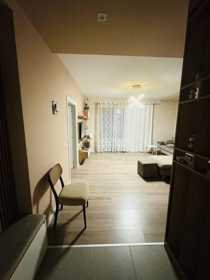 Tirane, jepet me qera apartament 2+1+Ballkon Kati 4, 100 m² 600 € 